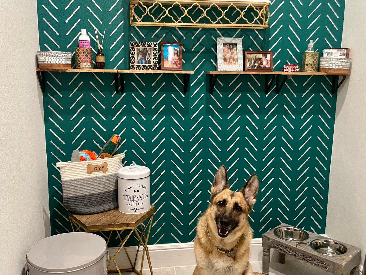 Laundry Room Makeover – Stenciling Textured&nbsp;Walls